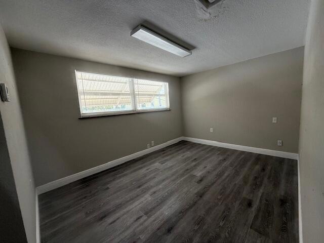 Building Photo - 400 Metcalf Ct