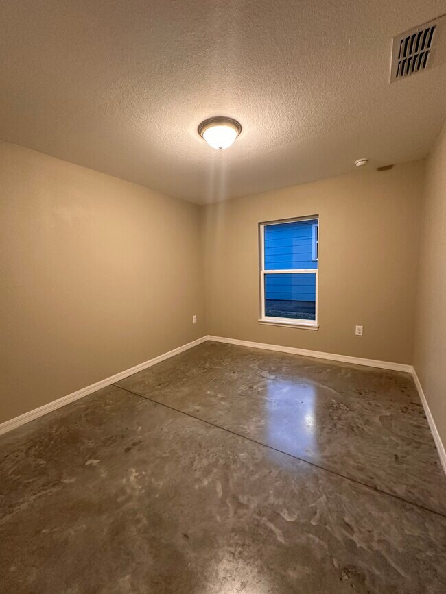 Building Photo - 442 Avenue A NE