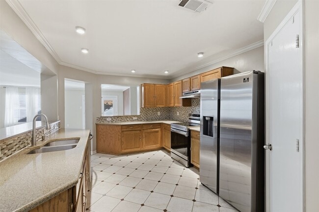 Building Photo - 2918 St Rita Dr