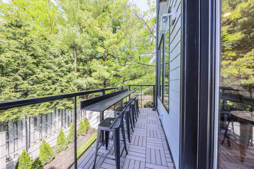 Building Photo - 362 Zimpfer St