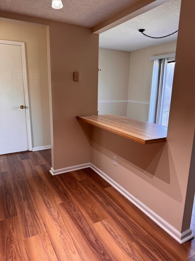 Building Photo - 3 Bedroom || 2.5 Bathroom Townhouse