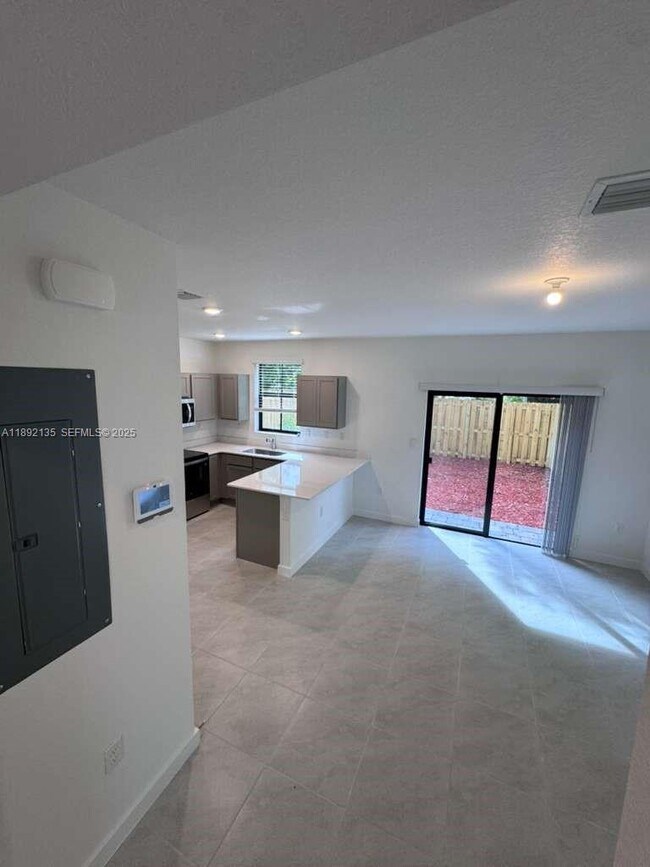 Building Photo - 1549 NE 3rd Ave