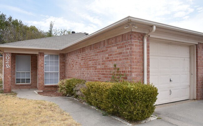 Building Photo - 602 Crestridge Ct