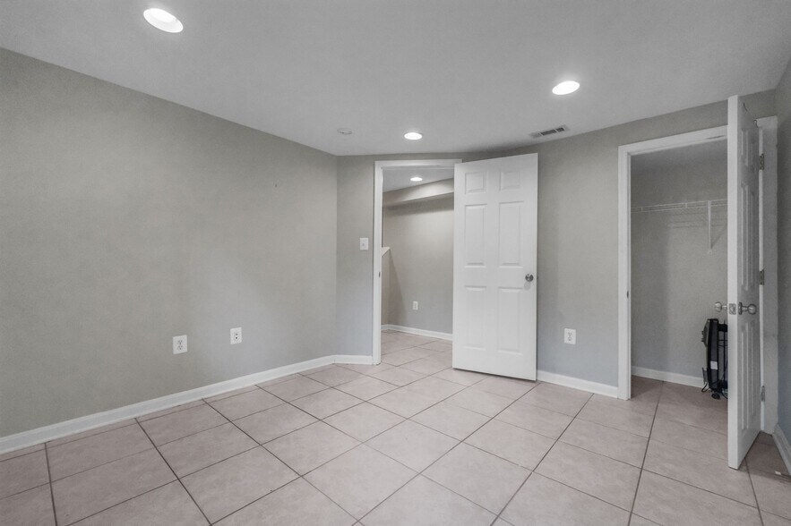 Building Photo - 318 Farragut St NW