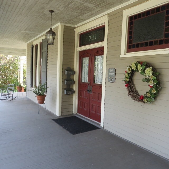 entry and porch - 711 Union St