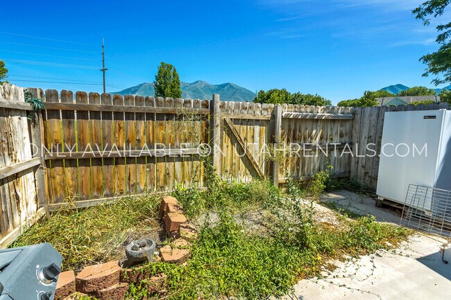 Building Photo - 144 N 1120 E