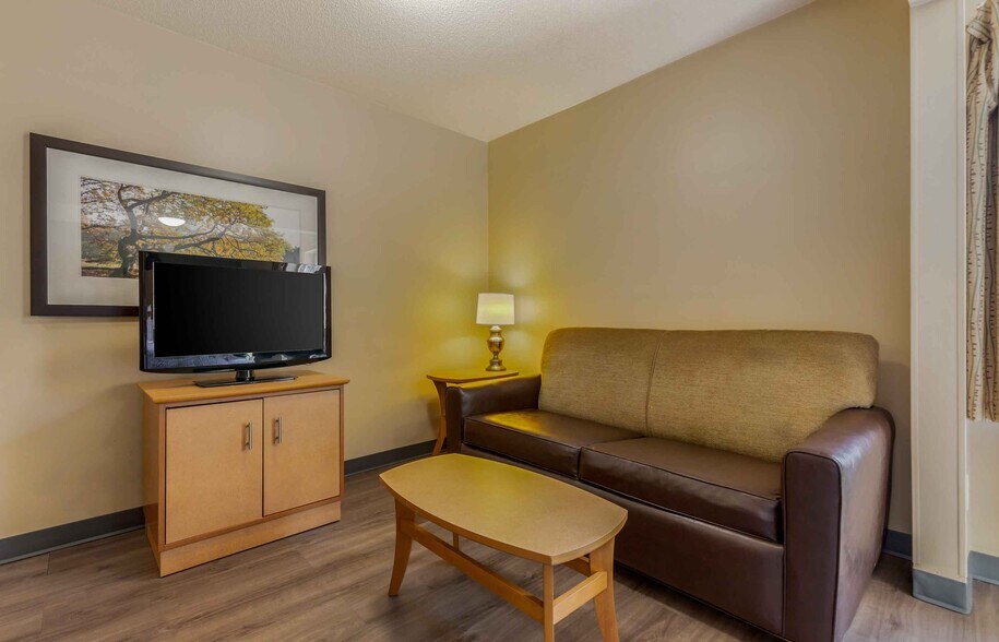 Building Photo - Furnished Studio-Greenville - Haywood Mall