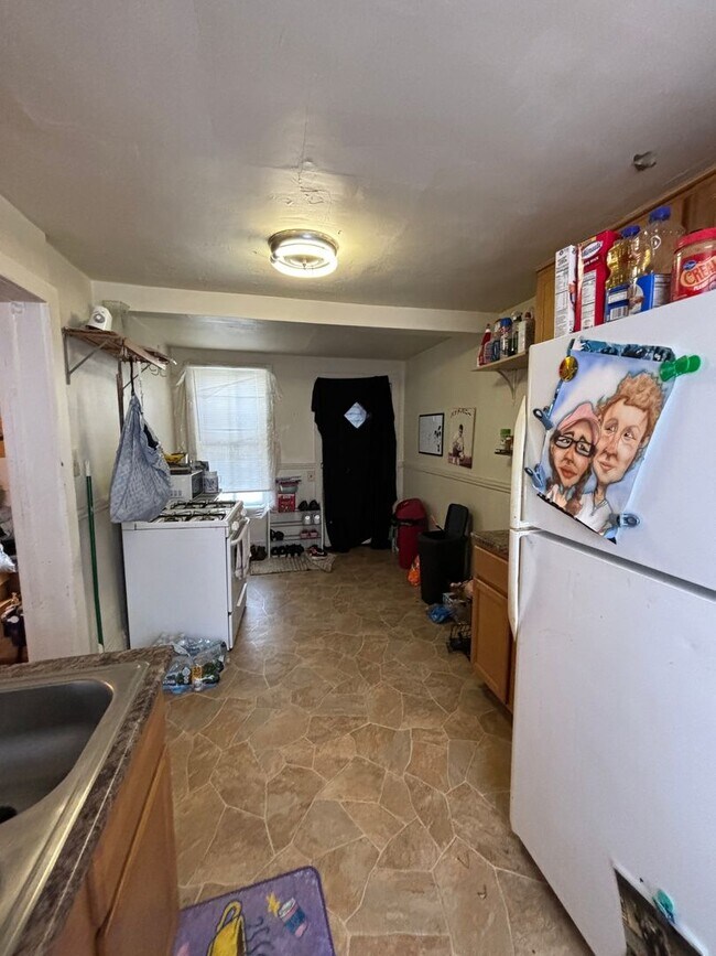 Building Photo - 2661-61B N Fratney St