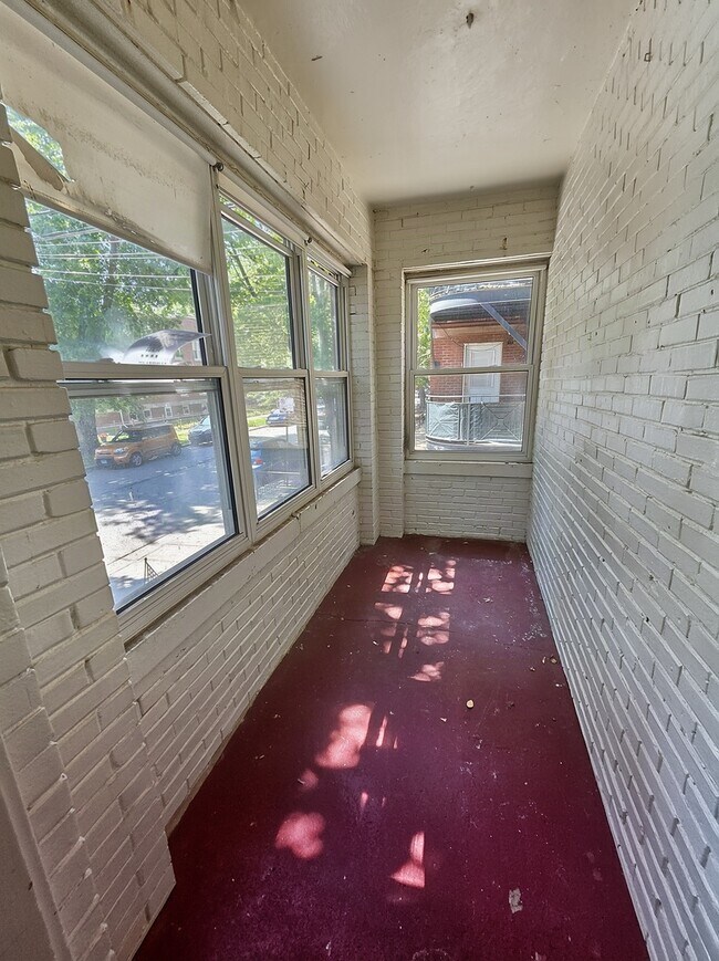 Building Photo - 1308 W Rosemont Ave