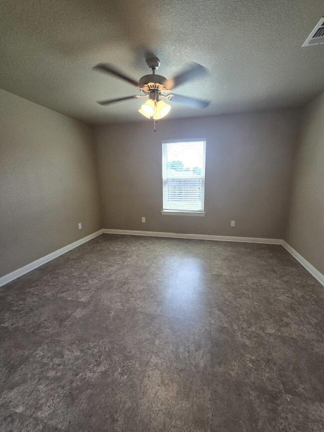 Building Photo - Spacious 3 Bedroom, 2 Bath Duplex for Rent...
