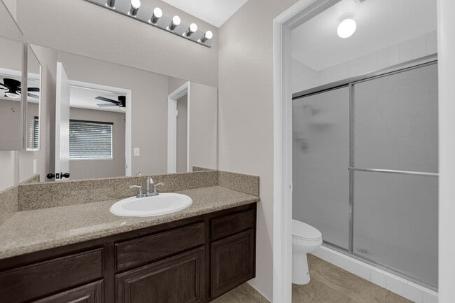 Building Photo - Charming 3 Bedroom ,2 bathroom in Paradise...