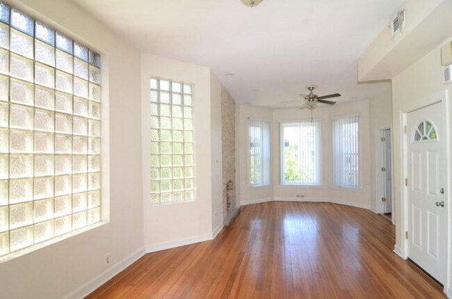 Building Photo - 2519 N Francisco Ave