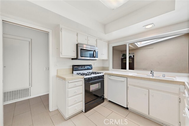 Building Photo - 3808 Vista Campana S
