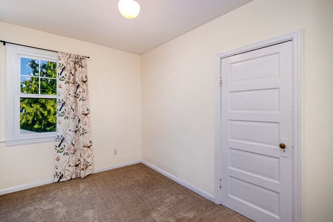 Building Photo - 7038 14th Ave NW