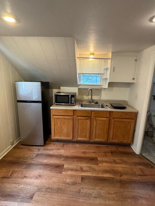 Building Photo - Cute 3 Bedroom 2 Bath in Lakewood!