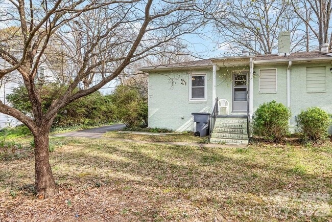 Building Photo - 5711 Oak Dr