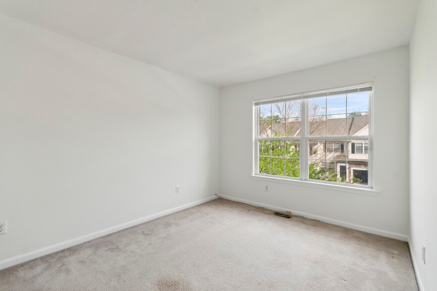 Building Photo - 232 Tall Pines Dr