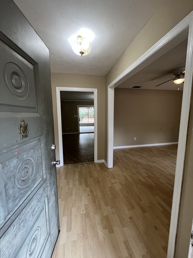 Building Photo - 211 Henderson St