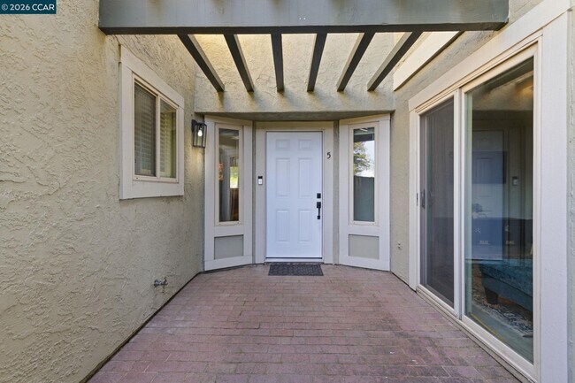 Building Photo - 102 Luna Grande Cir