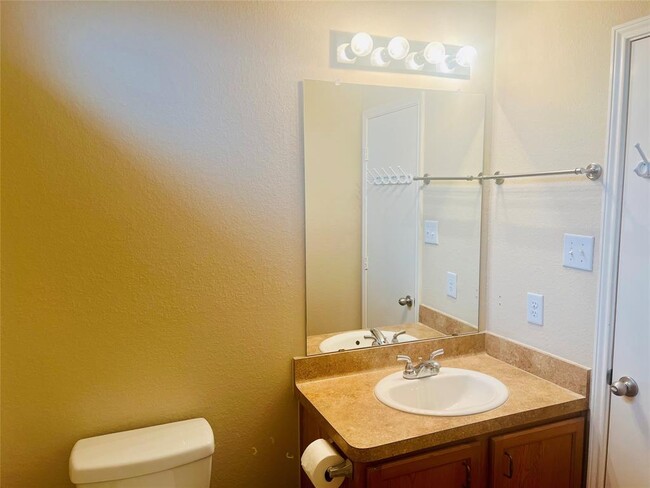 Building Photo - 15042 Silhouette Ridge Dr