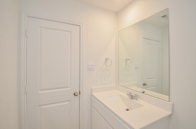 Building Photo - 31310 Yatesbury Ln