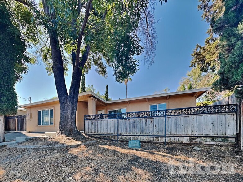 Building Photo - 500 Shaddick Dr