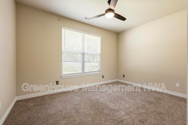 Building Photo - 6 Lyneham Ln