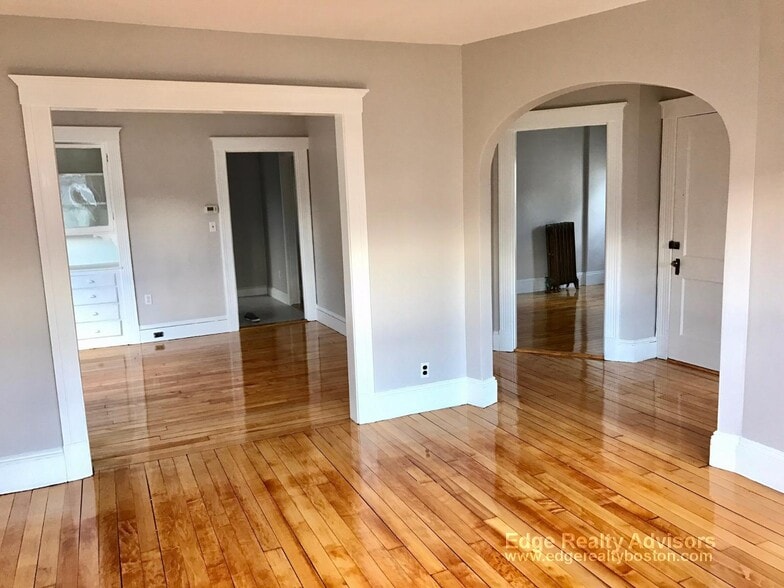 Building Photo - 108 Brooks St