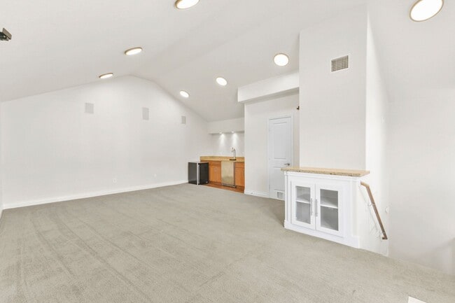 Building Photo - Luxury & Location: Spacious Home Minutes f...