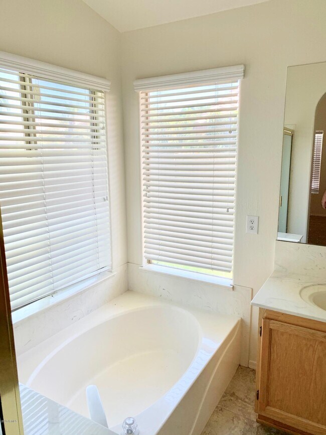 Building Photo - 16423 N 39th St