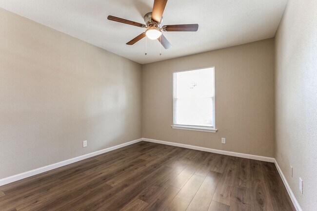 Building Photo - 10215 Charter Ridge