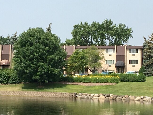 Primary Photo - 1304 S Hunt Club Dr