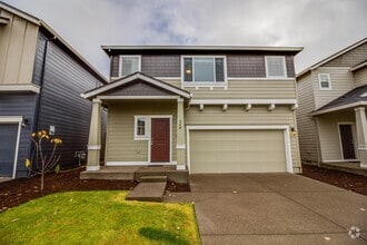 Building Photo - Move In Ready - 5 bedroom 3 Bath Townhome ...