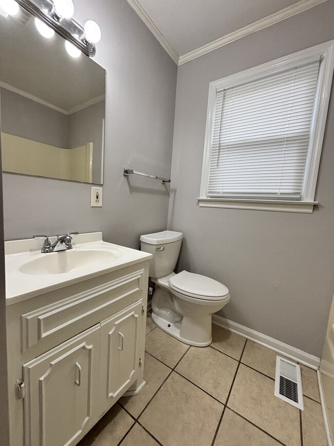 Building Photo - 2039 W Jefferson Pike