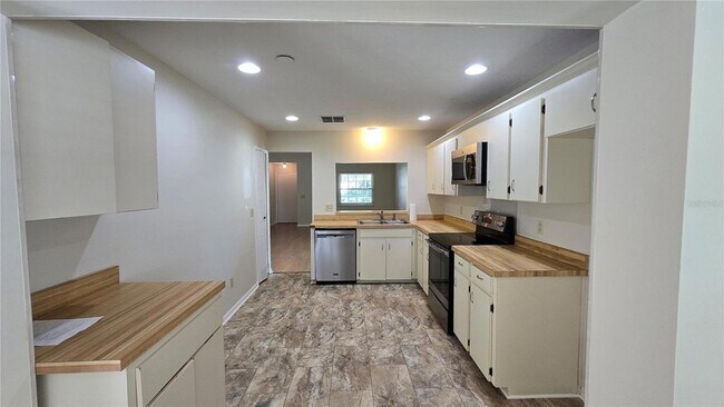 Building Photo - 1657 Tremont Ln