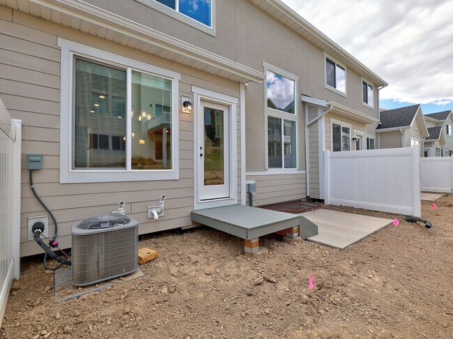 Building Photo - 1377 N Sage Dr