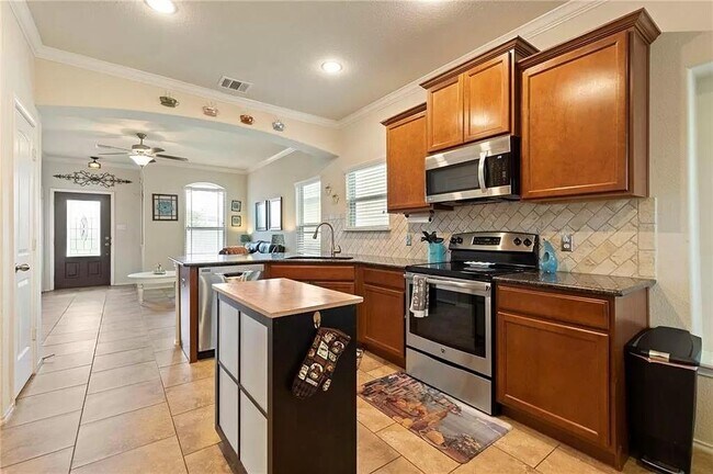 Building Photo - 156 Golden Eagle