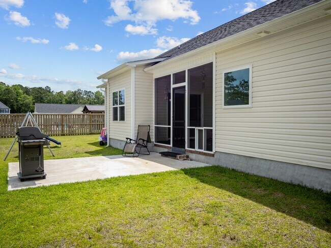 Building Photo - 251 Breakwater Dr