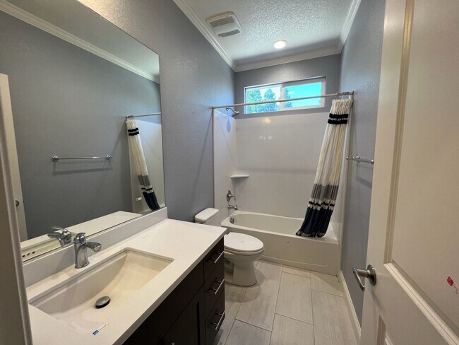 Building Photo - Newer single story home located in desirab...