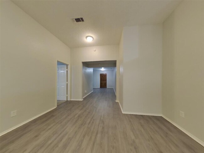 Building Photo - 1201 Hilburn Ct