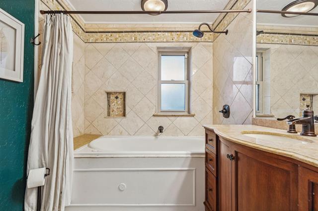 Building Photo - 2127 Clarksdale Dr