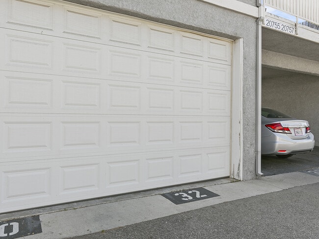Building Photo - 20757 Plum Canyon Rd