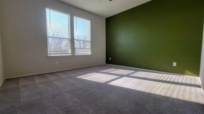 Building Photo - 242 Thornless Cir