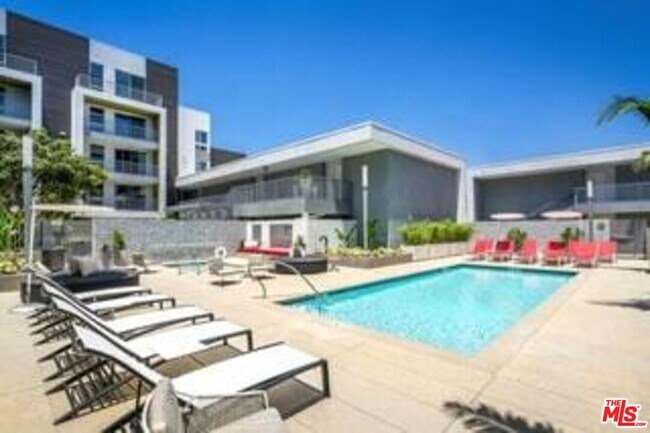 Building Photo - 7141 Santa Monica Blvd