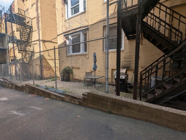Alley - 5523 Ellsworth Ave