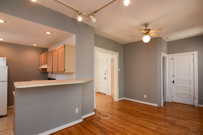 Building Photo - 3113 N Racine Ave