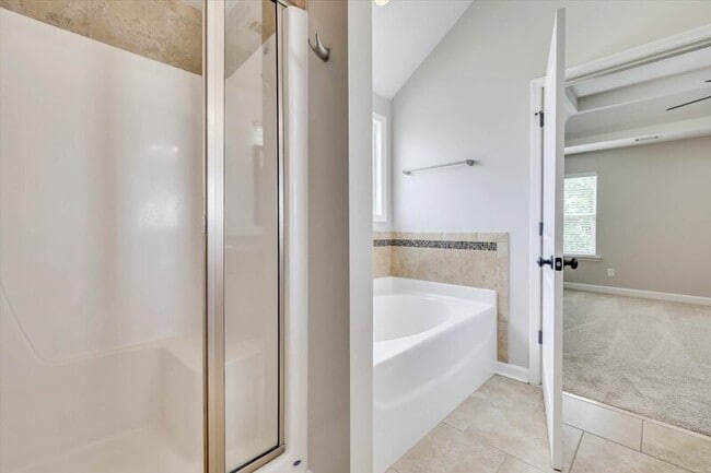 Building Photo - 127 Radcliff Dr