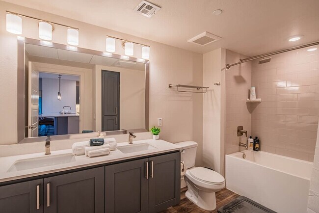 Building Photo - 15501 N Dial Blvd