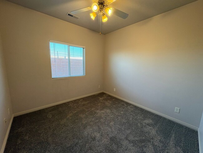 Building Photo - Townhome for rent