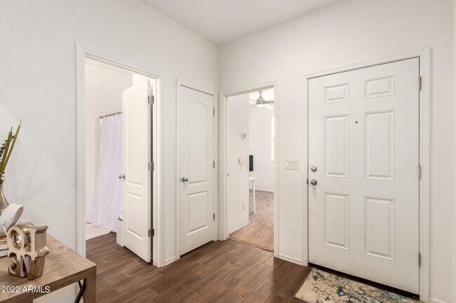 Building Photo - 1610 E Jardin Pl
